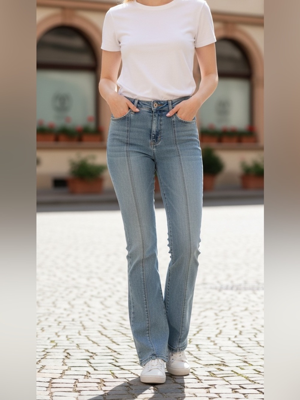 Telepatía Light Blue Stud-Trim Flare Jeans